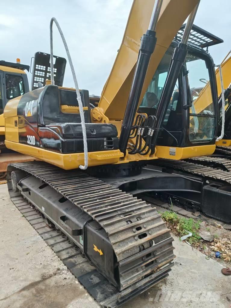 CAT 320 D Vikšriniai ekskavatoriai