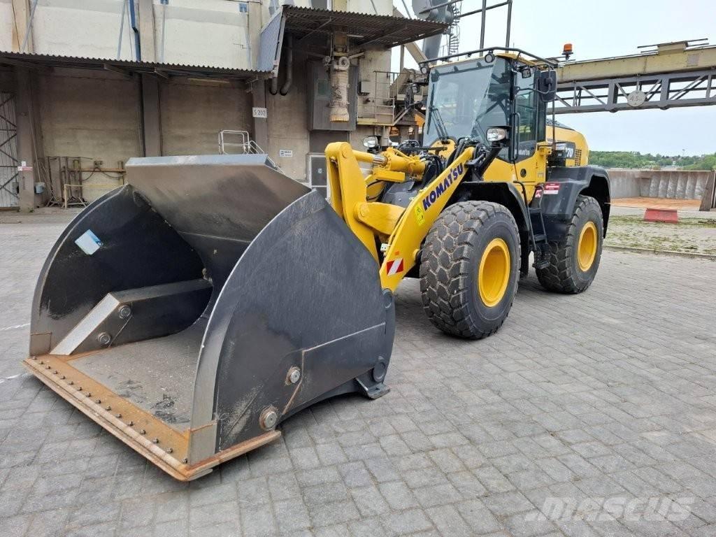 Komatsu WA 270-8E0 Naudoti ratiniai krautuvai