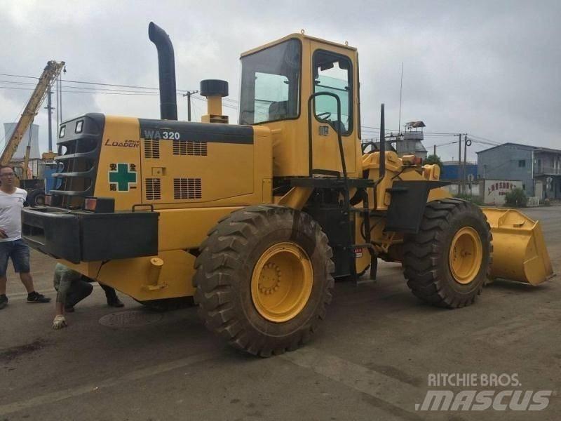 Komatsu WA 320 Ekskavatoriniai krautuvai