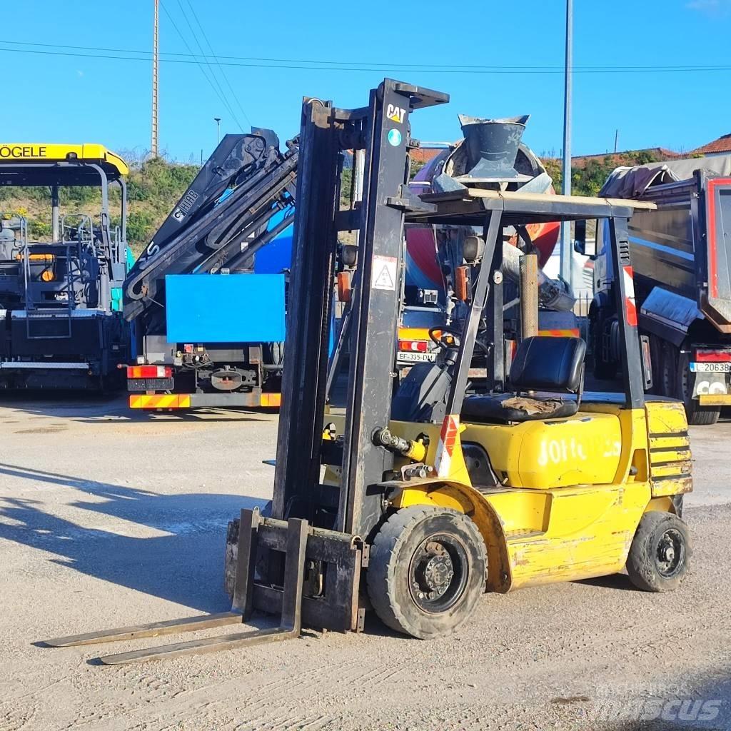 CAT DP 25 Dyzeliniai krautuvai