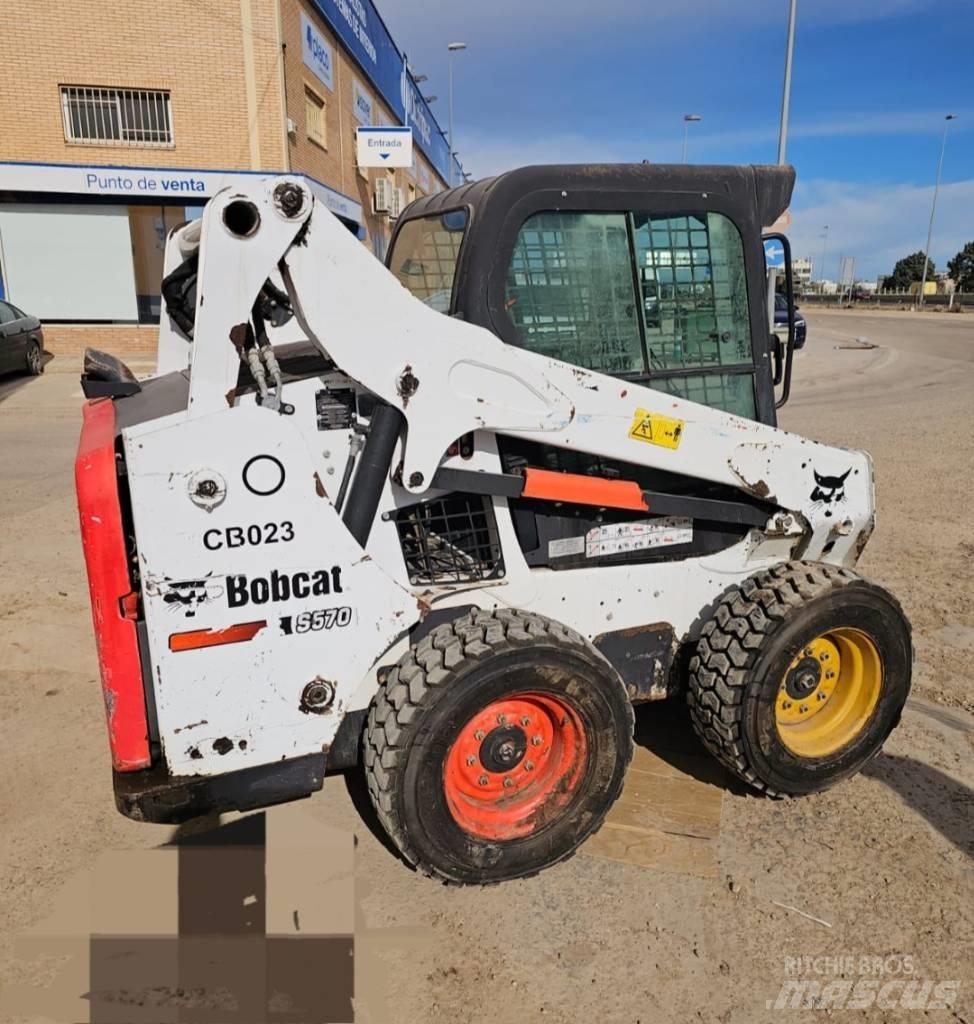 Bobcat S 570 Krautuvai su šoniniu pasukimu