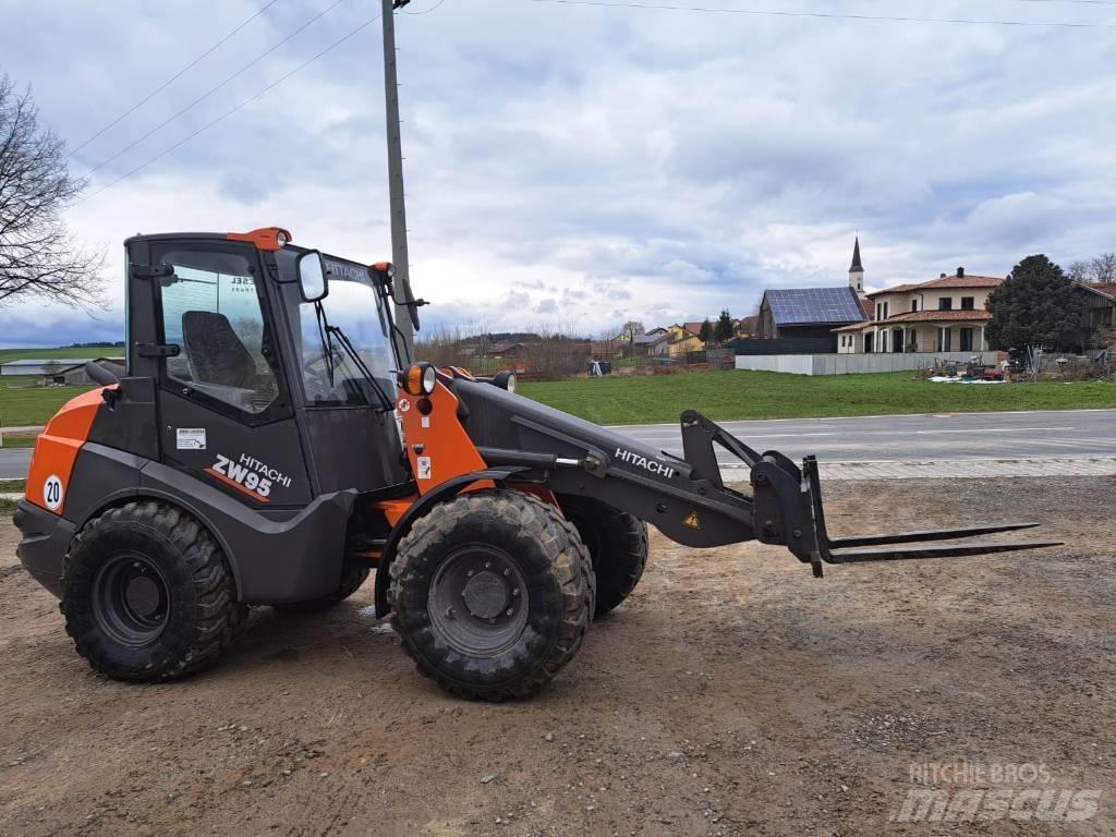 Hitachi ZW 95-6 Naudoti ratiniai krautuvai