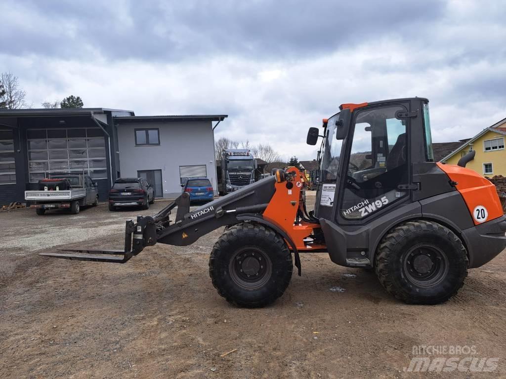 Hitachi ZW 95-6 Naudoti ratiniai krautuvai