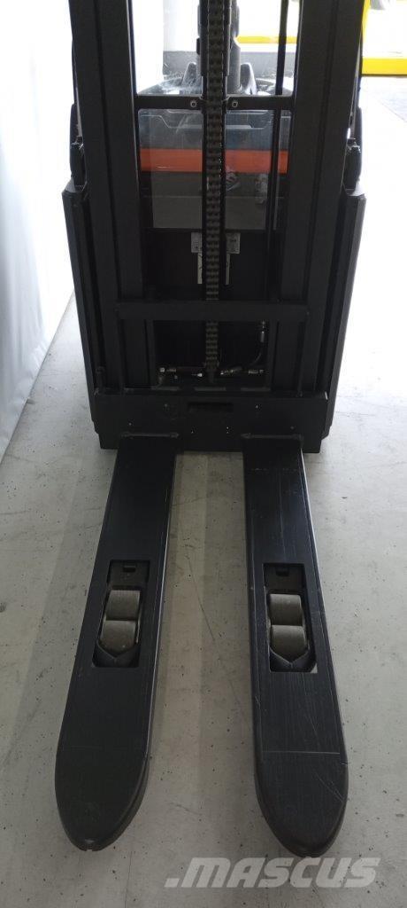 Toyota SPE160L Savaeigiai rietuvai