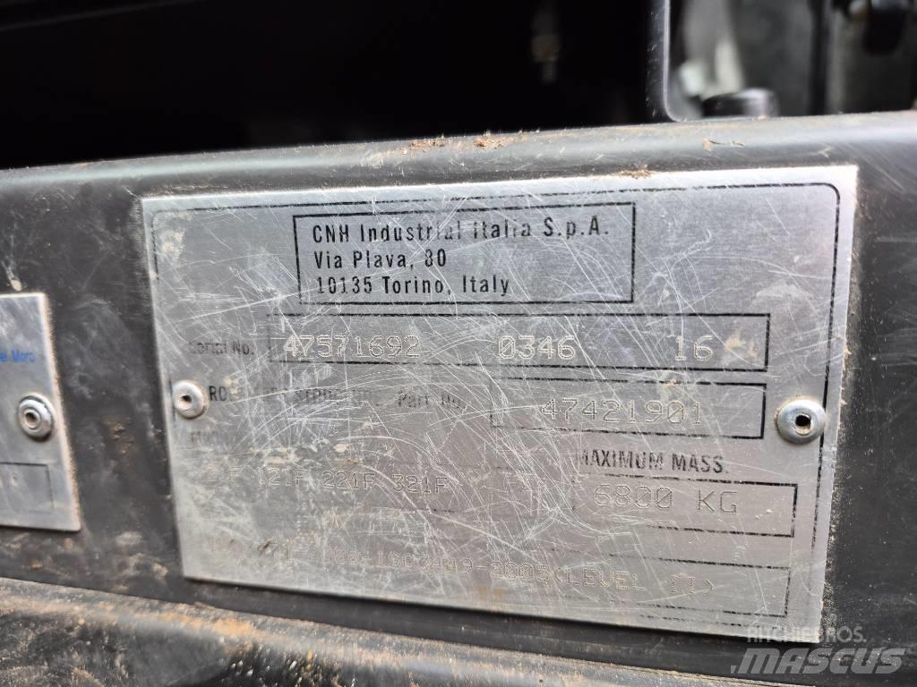 CASE 321 F Naudoti ratiniai krautuvai