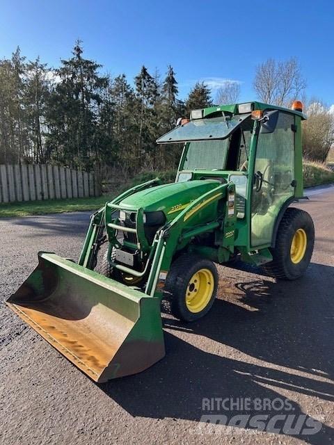 John Deere 2720 Naudoti kompaktiški traktoriai