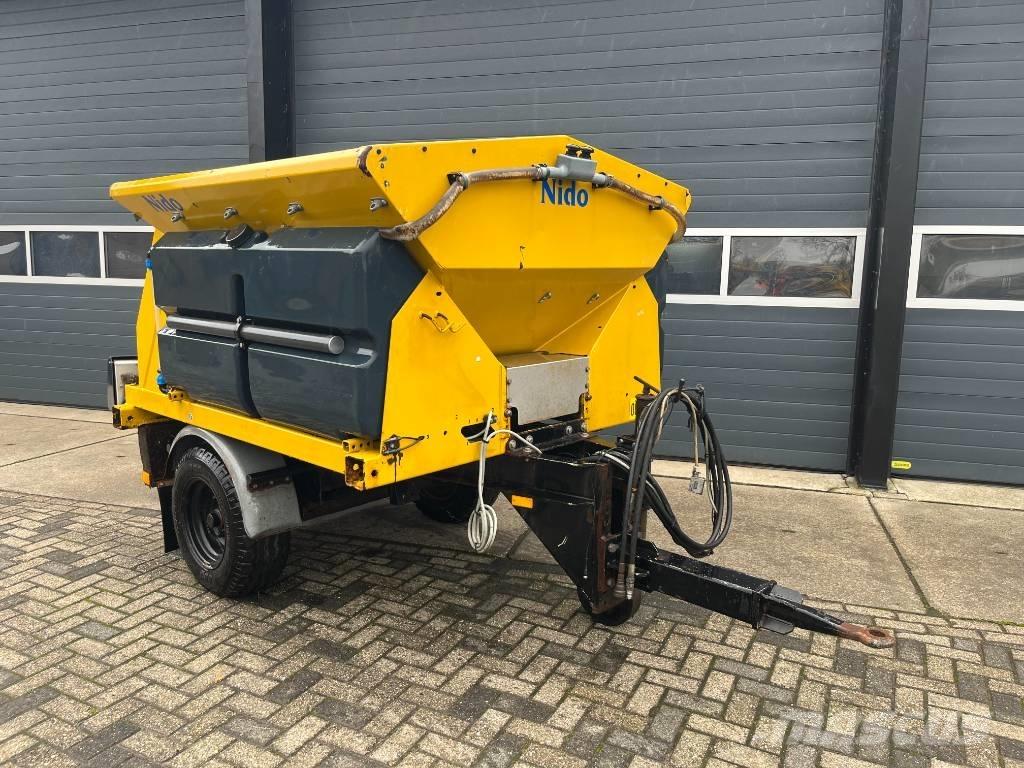 Nido Stratos Smėlio ir druskos barstytuvai