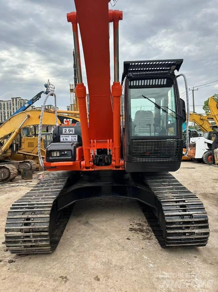 Hitachi ZX 200 Vikšriniai ekskavatoriai