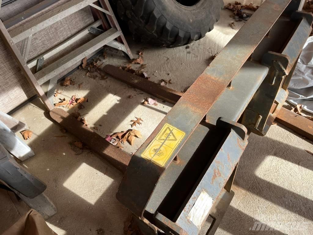 CNH 321 Kiti naudoti statybos komponentai