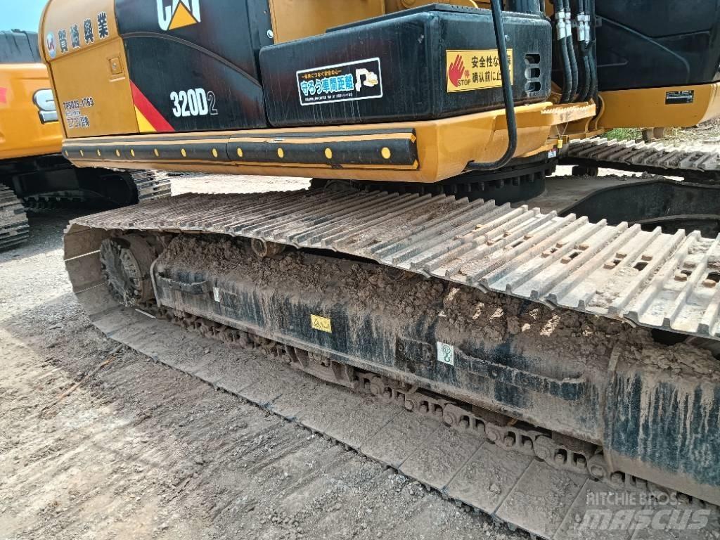 CAT 320D2 Vidutinės galios ekskavatoriai 7-12 t