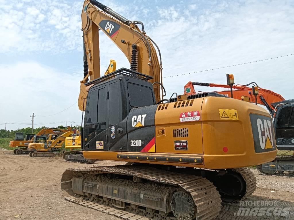 CAT 320D2 Vidutinės galios ekskavatoriai 7-12 t