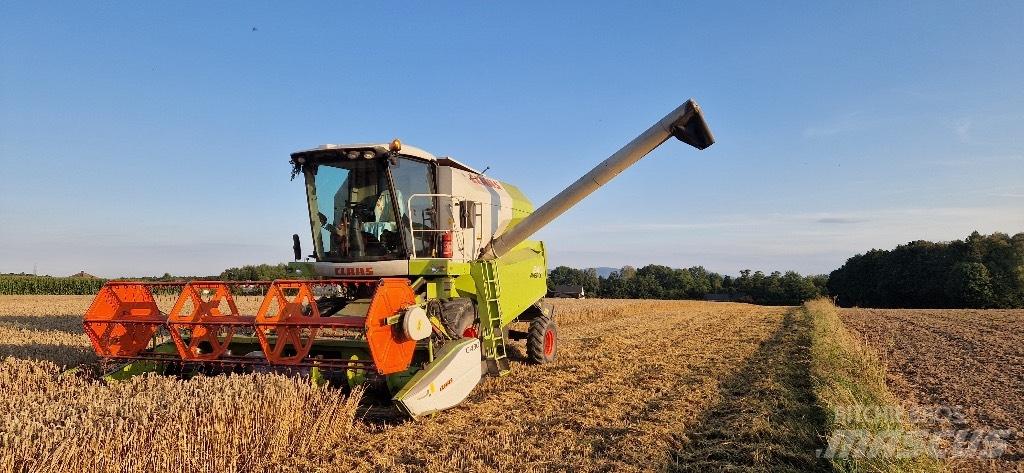 CLAAS Avero 240 Derliaus nuėmimo kombainai