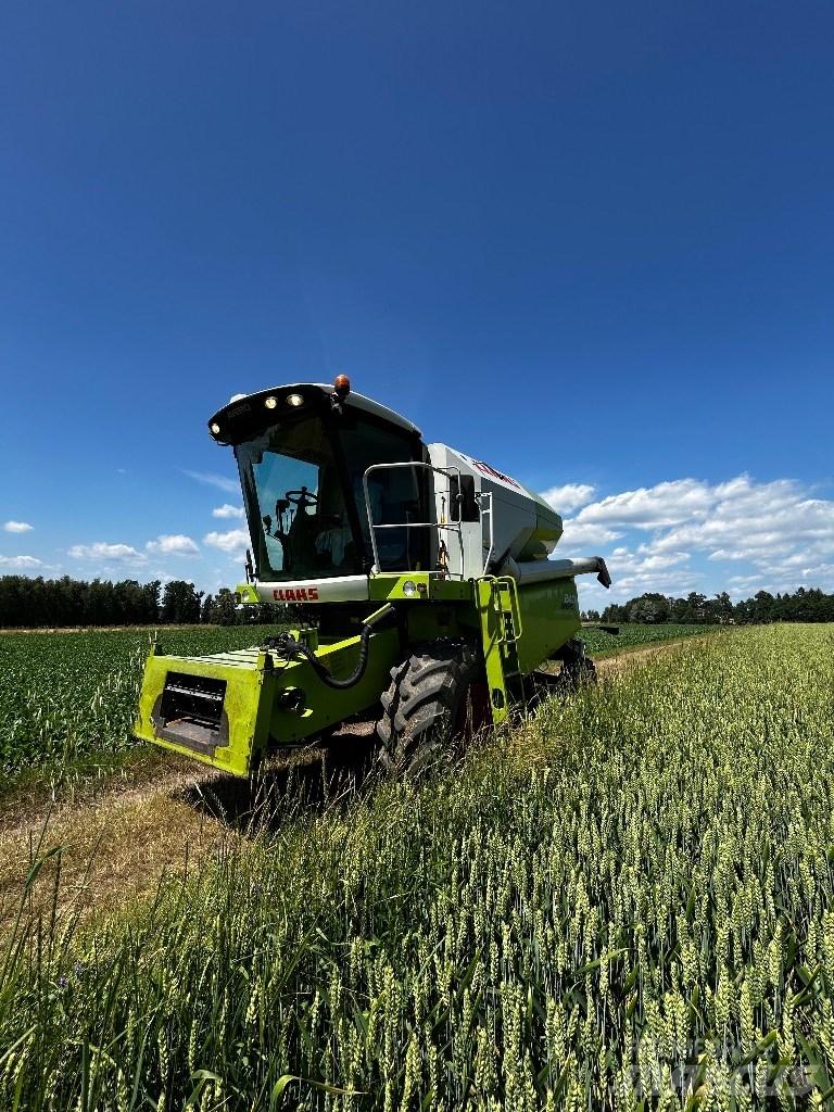 CLAAS Avero 240 Derliaus nuėmimo kombainai