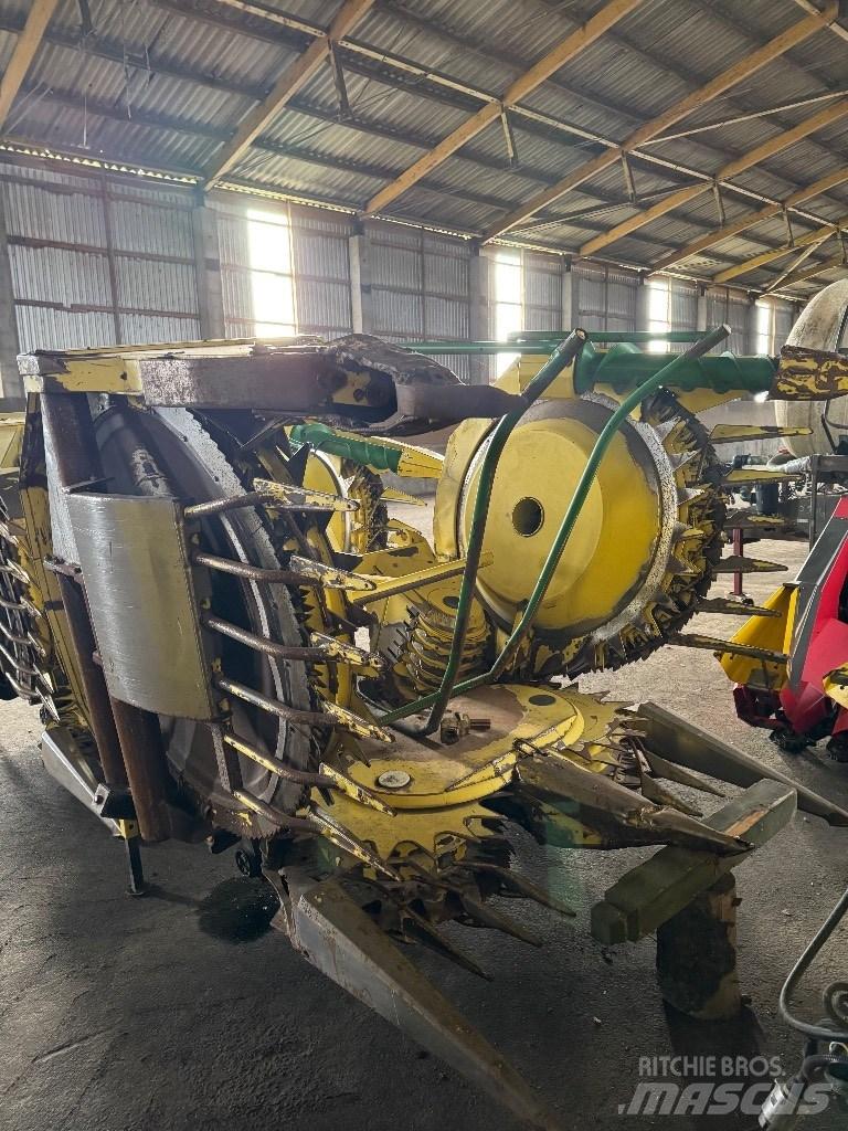 John Deere 7250 Pašarų kombainai