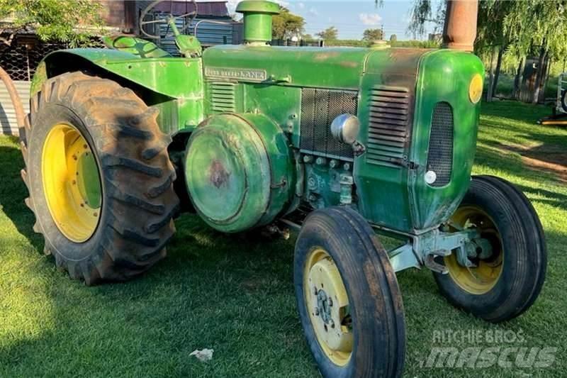 John Deere Lance Traktoriai
