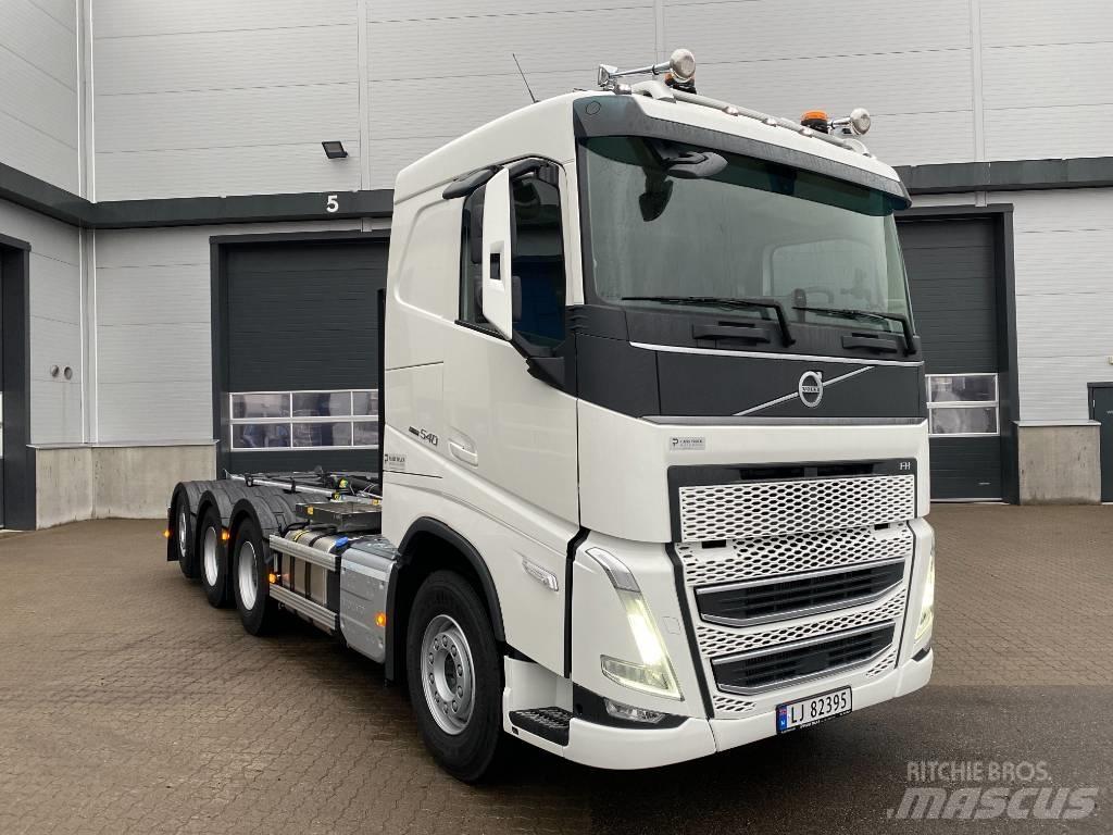 Volvo FH540 Tridem Sunkvežimiai su keliamuoju kabliu