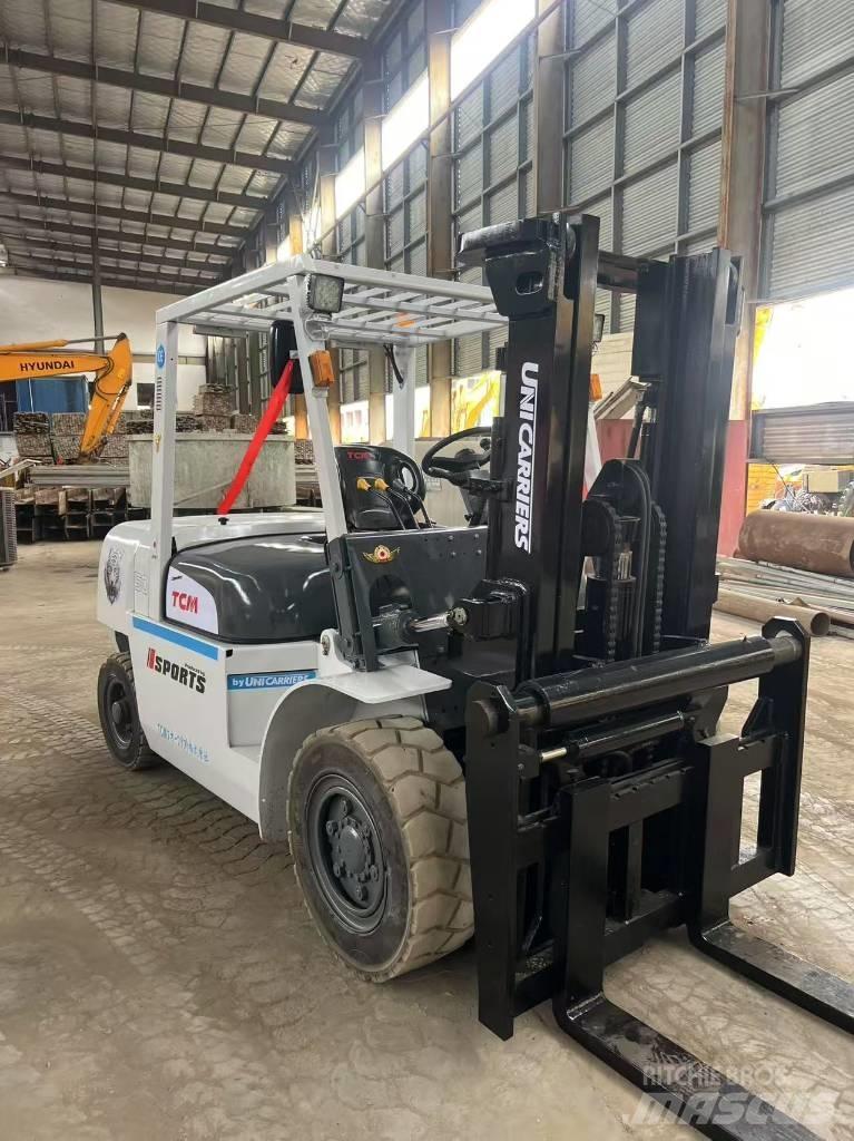 TCM FD50 Dyzeliniai krautuvai