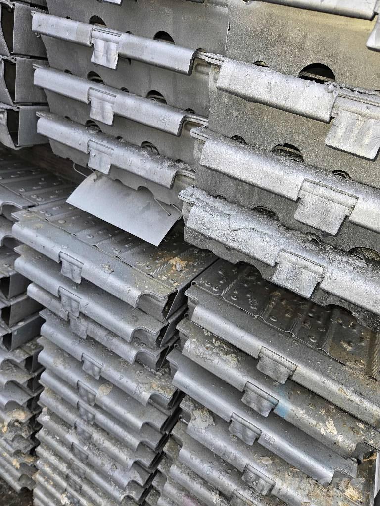 Peri UP T72 Pastolių įrengimai