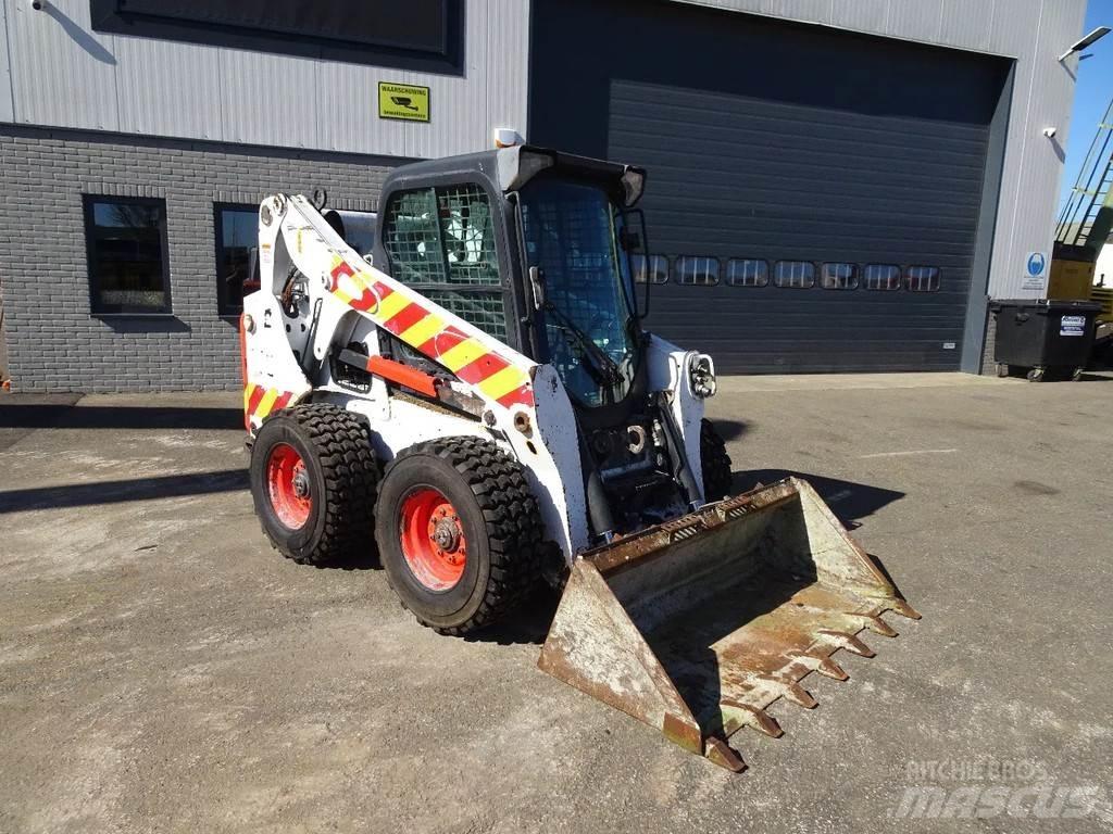 Bobcat S650 Krautuvai su šoniniu pasukimu