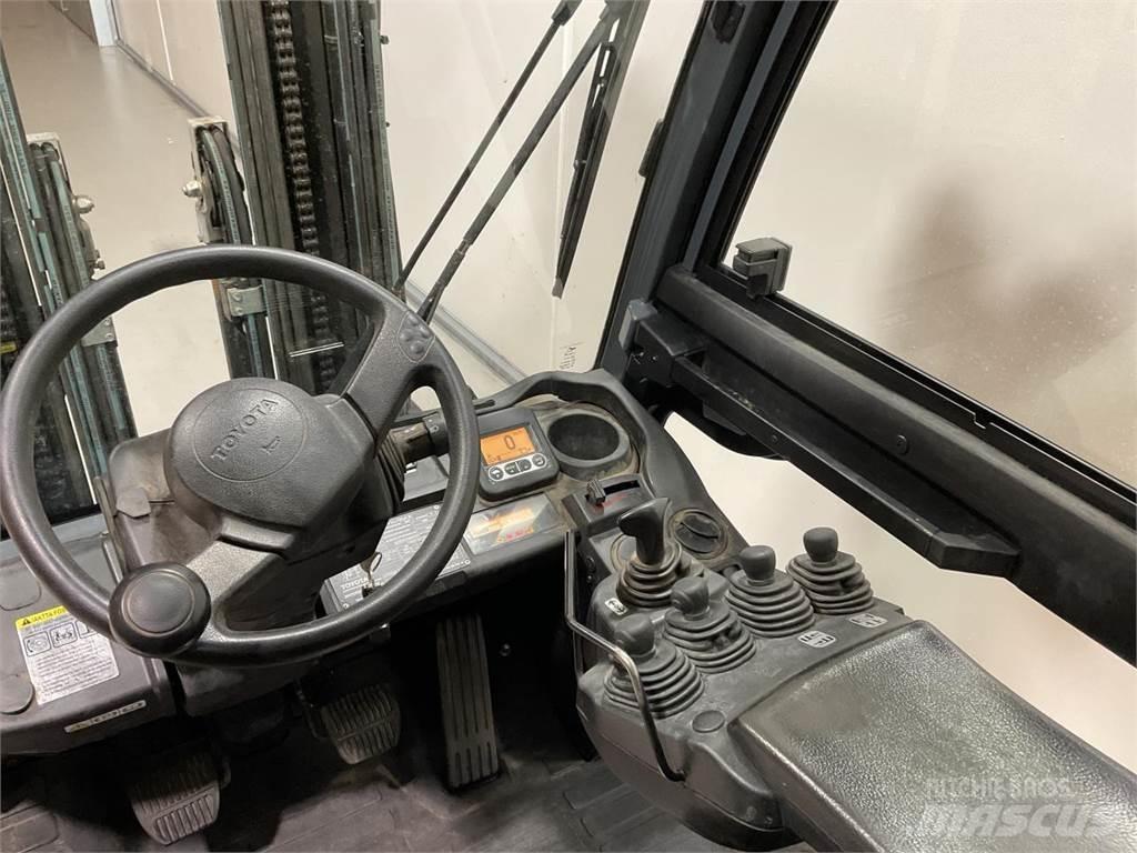 Toyota 52-8FDF30 Dyzeliniai krautuvai