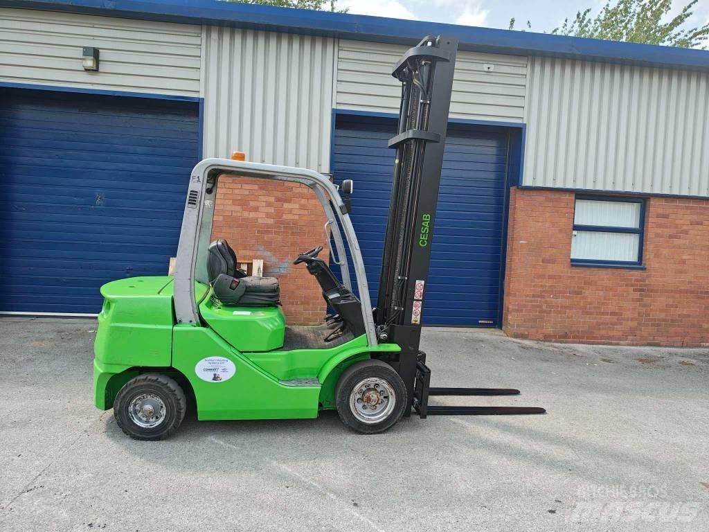 Cesab M 325 Dyzeliniai krautuvai