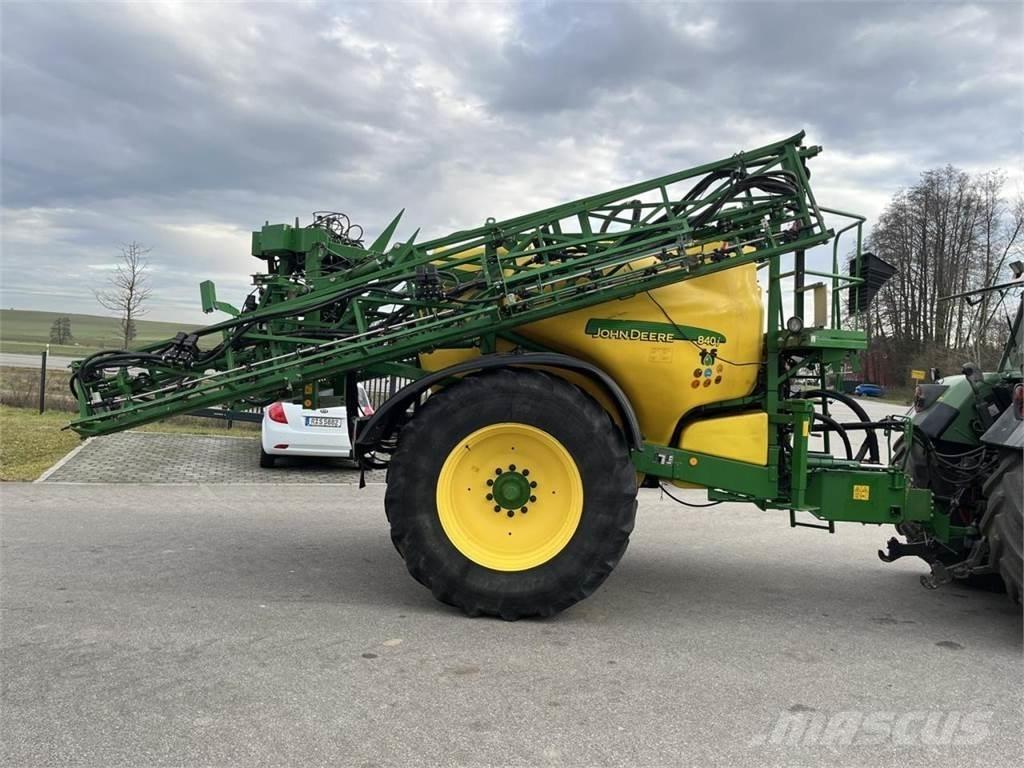 John Deere 840 TF Prikabinami purkštuvai