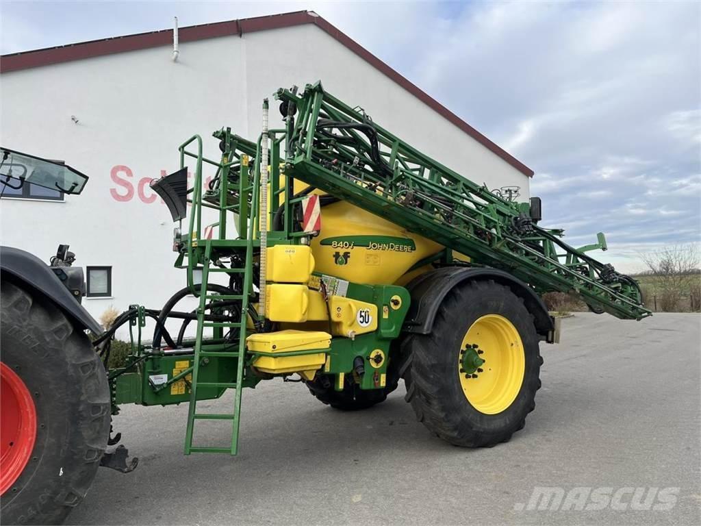 John Deere 840 TF Prikabinami purkštuvai