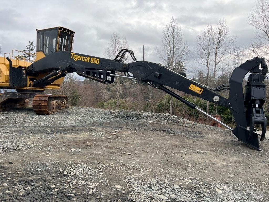 Tigercat 890 Strėliniai krautuvai