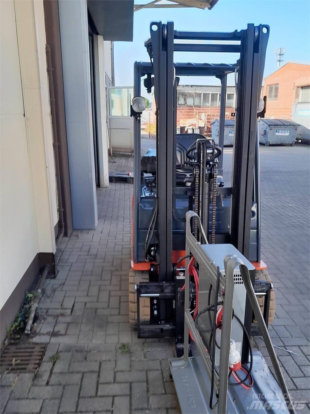 Toyota 8FBEK18T Elektriniai šakiniai krautuvai