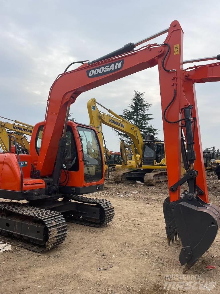 Doosan DX80 Vidutinės galios ekskavatoriai 7-12 t