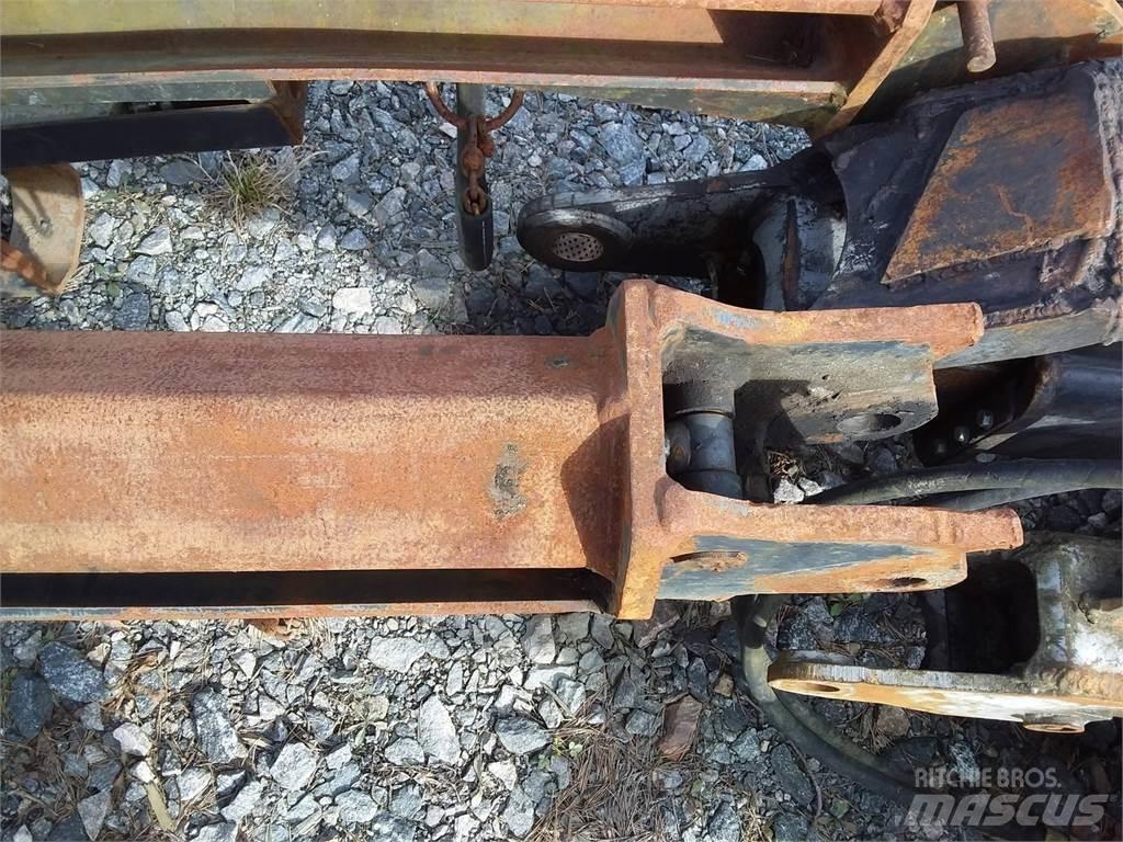 CAT 2200 Medžių kirtimo mašinų kranai