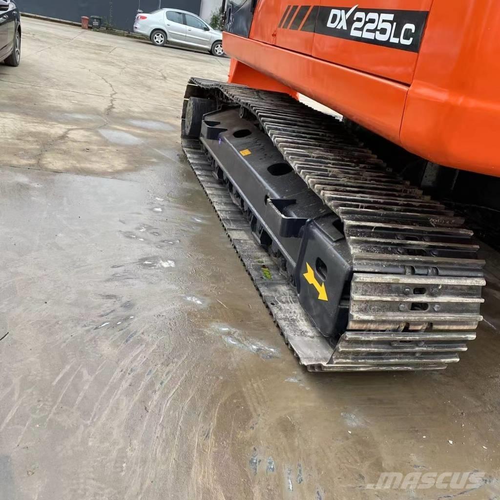 Doosan DX 225 LC Vikšriniai ekskavatoriai