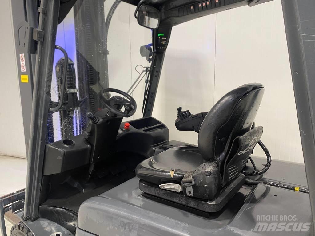 Linde E30L-01 Elektriniai šakiniai krautuvai