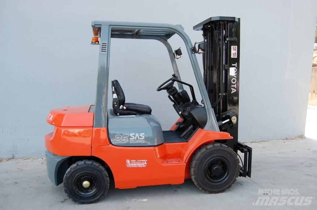 Toyota 7 FD 25 Dyzeliniai krautuvai
