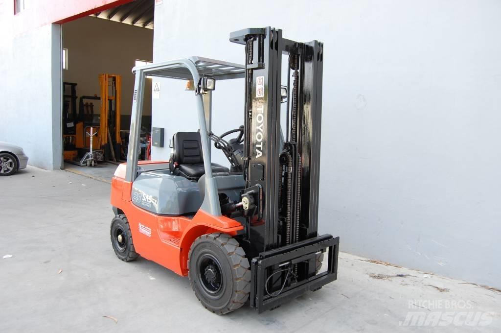 Toyota 7 FD 25 Dyzeliniai krautuvai