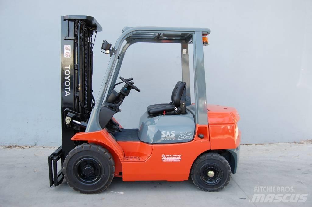Toyota 7 FD 25 Dyzeliniai krautuvai