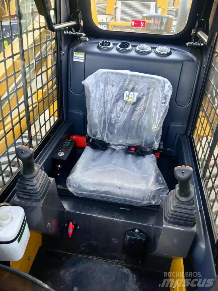 CAT 277 D Krautuvai su šoniniu pasukimu