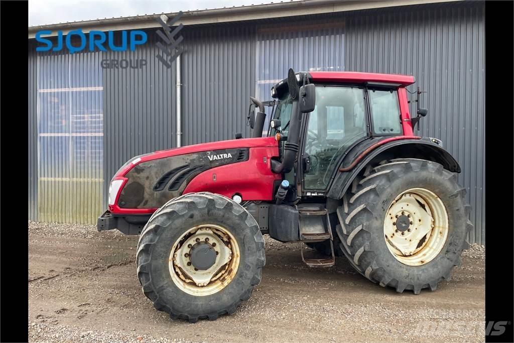 Valtra T153 Traktoriai