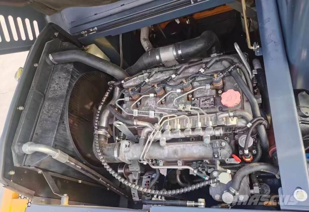  新源 75 Ratiniai ekskavatoriai