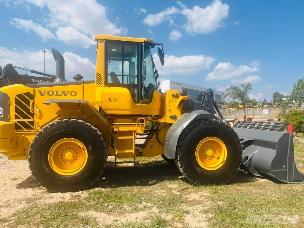 Volvo L 90 F Naudoti ratiniai krautuvai