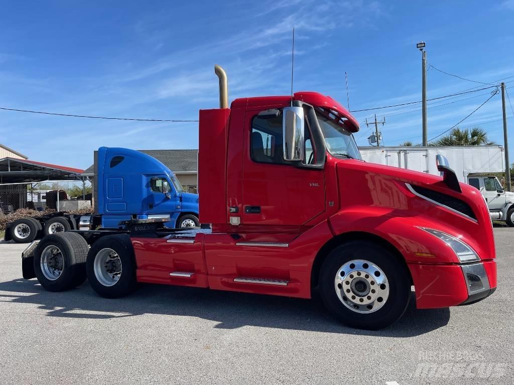Volvo VNL64T300 Naudoti vilkikai