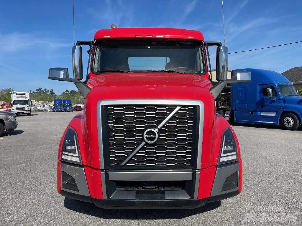 Volvo VNL64T300 Naudoti vilkikai