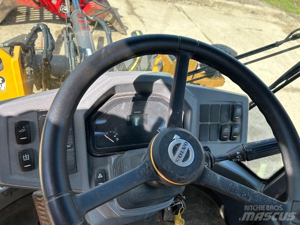 Volvo L 35 G Naudoti ratiniai krautuvai
