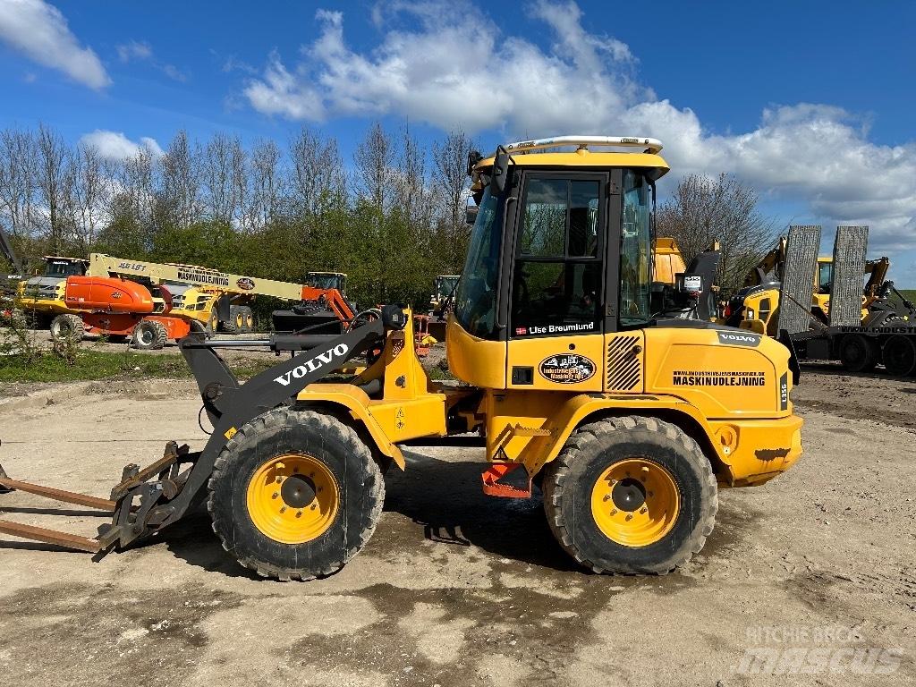 Volvo L 35 G Naudoti ratiniai krautuvai