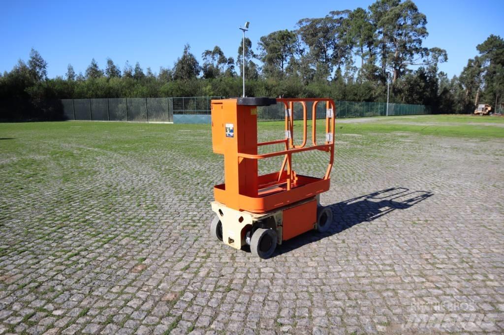 JLG 1230ES Vertikalūs stiebiniai keltuvai