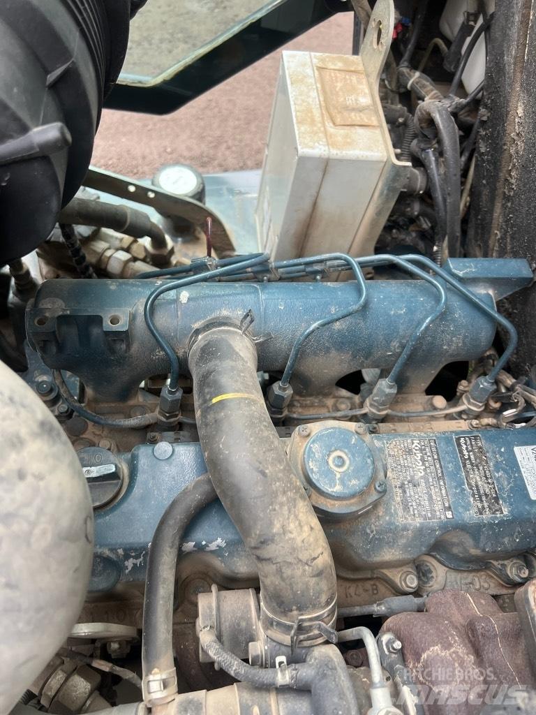 GiANT V 6004 T Daugiafunkciniai pakrovėjai
