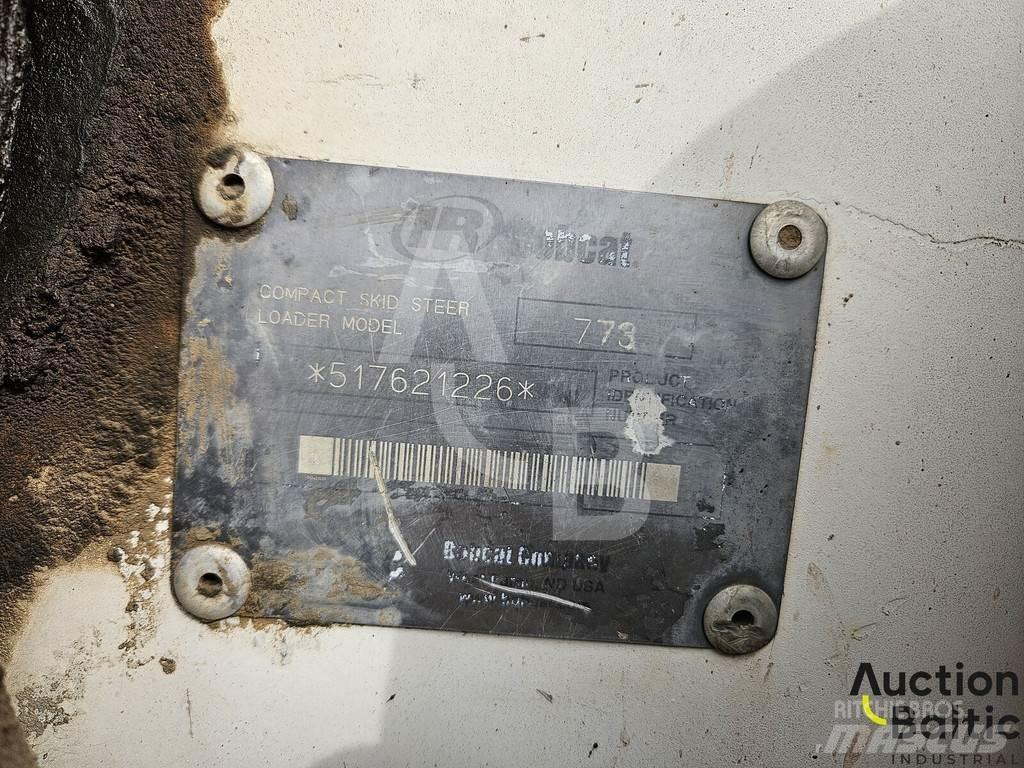 Bobcat 773 Krautuvai su šoniniu pasukimu