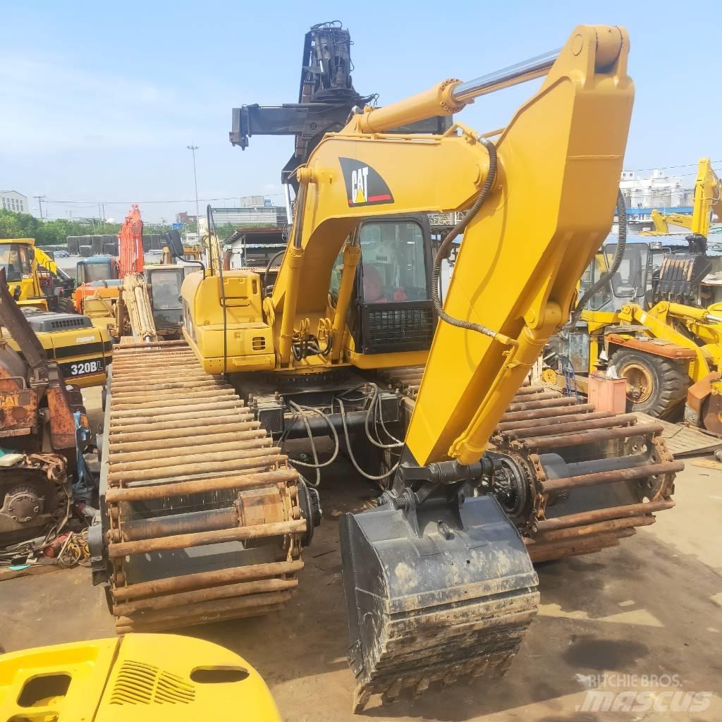 CAT 320C Amfibiniai ekskavatoriai