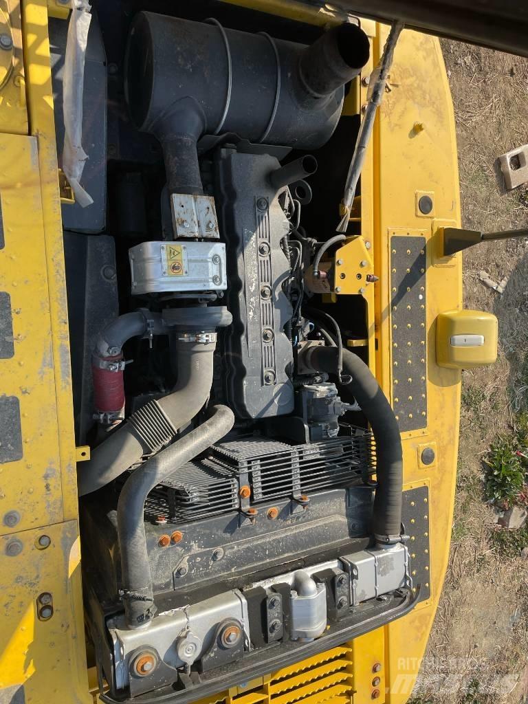 Komatsu 210 Vikšriniai ekskavatoriai
