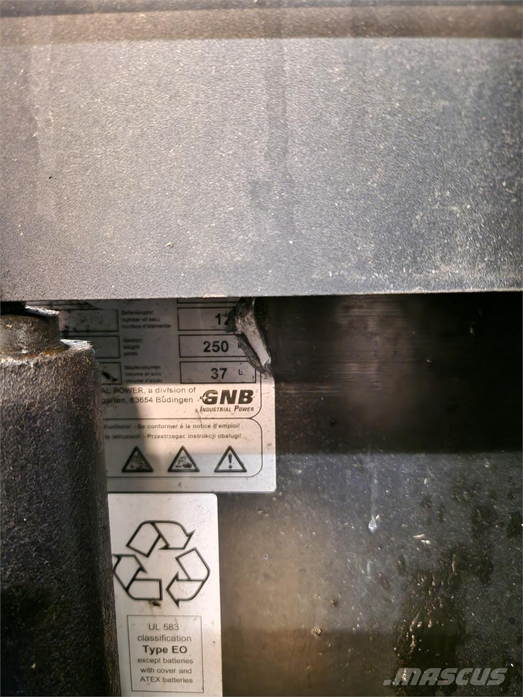 Toyota SPE120L Savaeigiai rietuvai